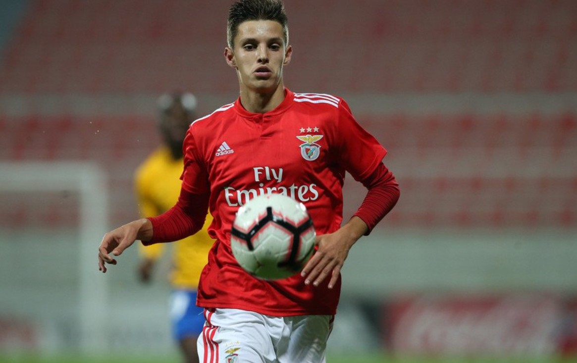 九游登录中心 -本菲卡内部会议纪要流出——加时末段复出首秀,中超使命明确,身体对抗强度拉满(本菲卡足球俱乐部官网中文版)